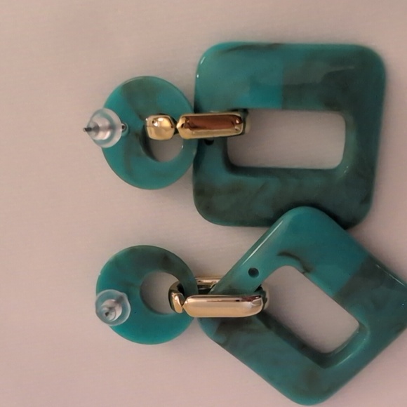 Elegant Turquoise Dangle Earrings - Picture 5 of 8